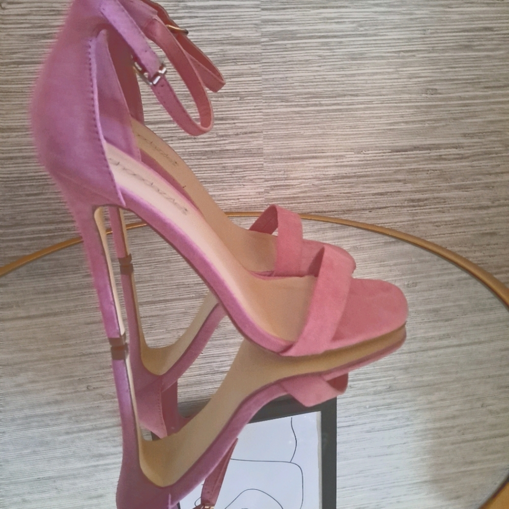 NIB Shoedazzle Sandal
